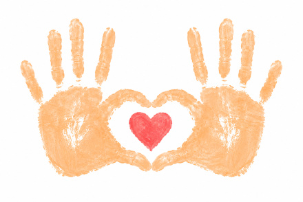 Coeur entre deux mains
